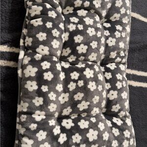 Floral Patterned cat bed